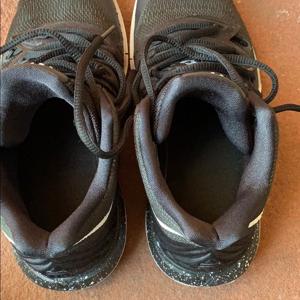 Nike Kyrie 5 - Picture 7 of 8